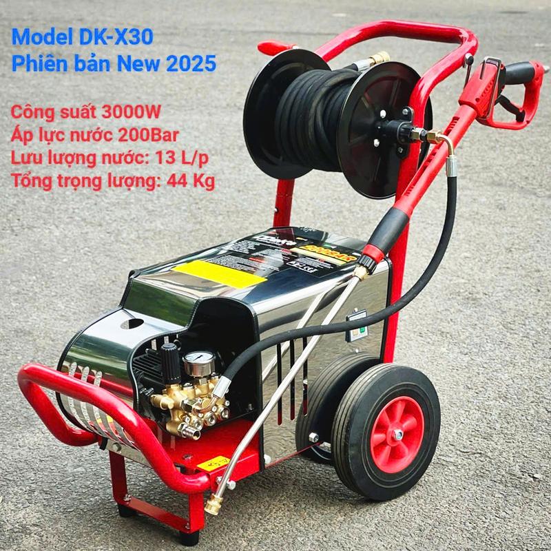 Máy Rửa Xe Công Nghiệp DDeko DK-X30 Chuyên Dùng Tiệm Rửa Xe- Có Núm Điều chỉnh Áp Lực - Có Xe Đẩy Và Rulo Quấn Dây - Kèm 4 Béc Phun - Lõi Đồng - Mặt Bơm Đồng 3