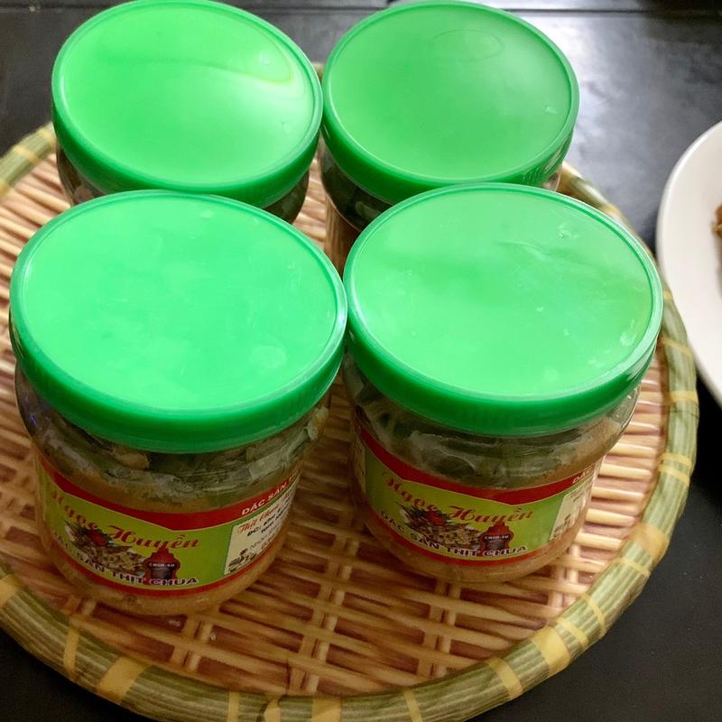 Combo 4 hộp thịt chua lẫn bì .