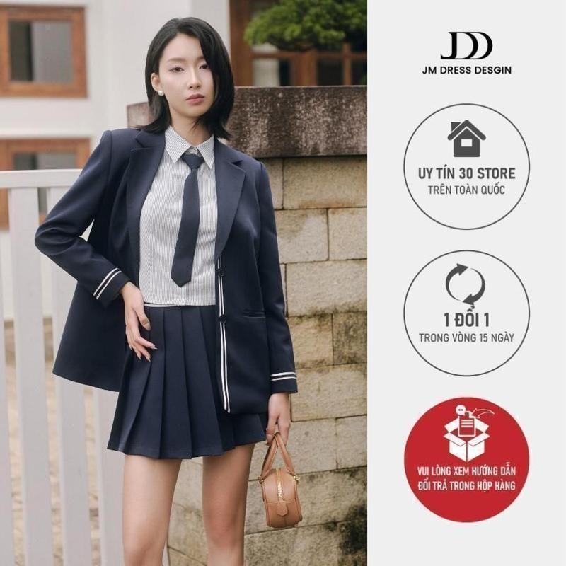 Set Áo Blazer Dáng Suông Ve K Thêu ngực 5B06.2508K + Chân Váy Xếp Ly Đè Dây Cạp 4S25.2508W – Set Đồ Preppy Học Đường JM