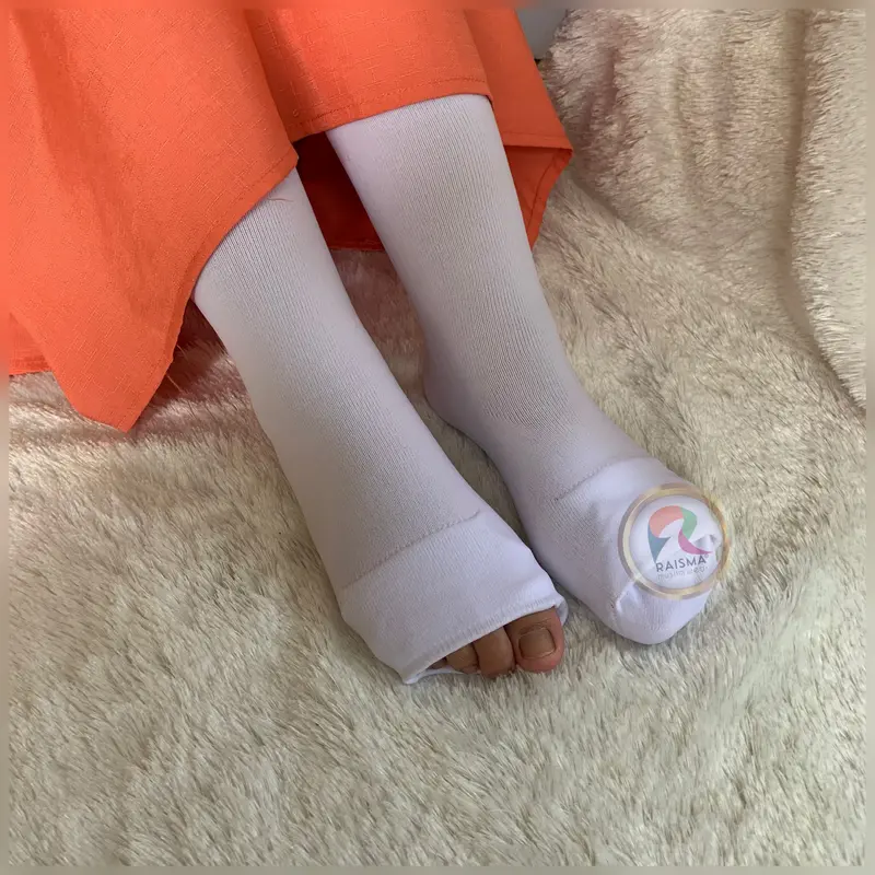 Raisma - Kaos Kaki Wudhu Anti Slip Perlengkapan Umroh Haji Muslimah Coklat Hitam 4