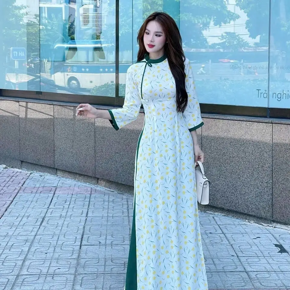 Áo dài đang truyền thống đính kèm nơ trẻ trung , tôn da , tôn dáng