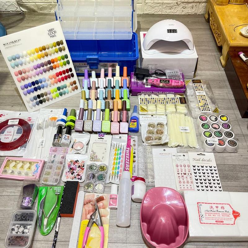 Set combo nail đầy đủ. Dành cho những bạn bắt đầu học, hoạc làm chuyên nghiệp. Set combo 30 chai sơn gel đi kèm bản màu lugx