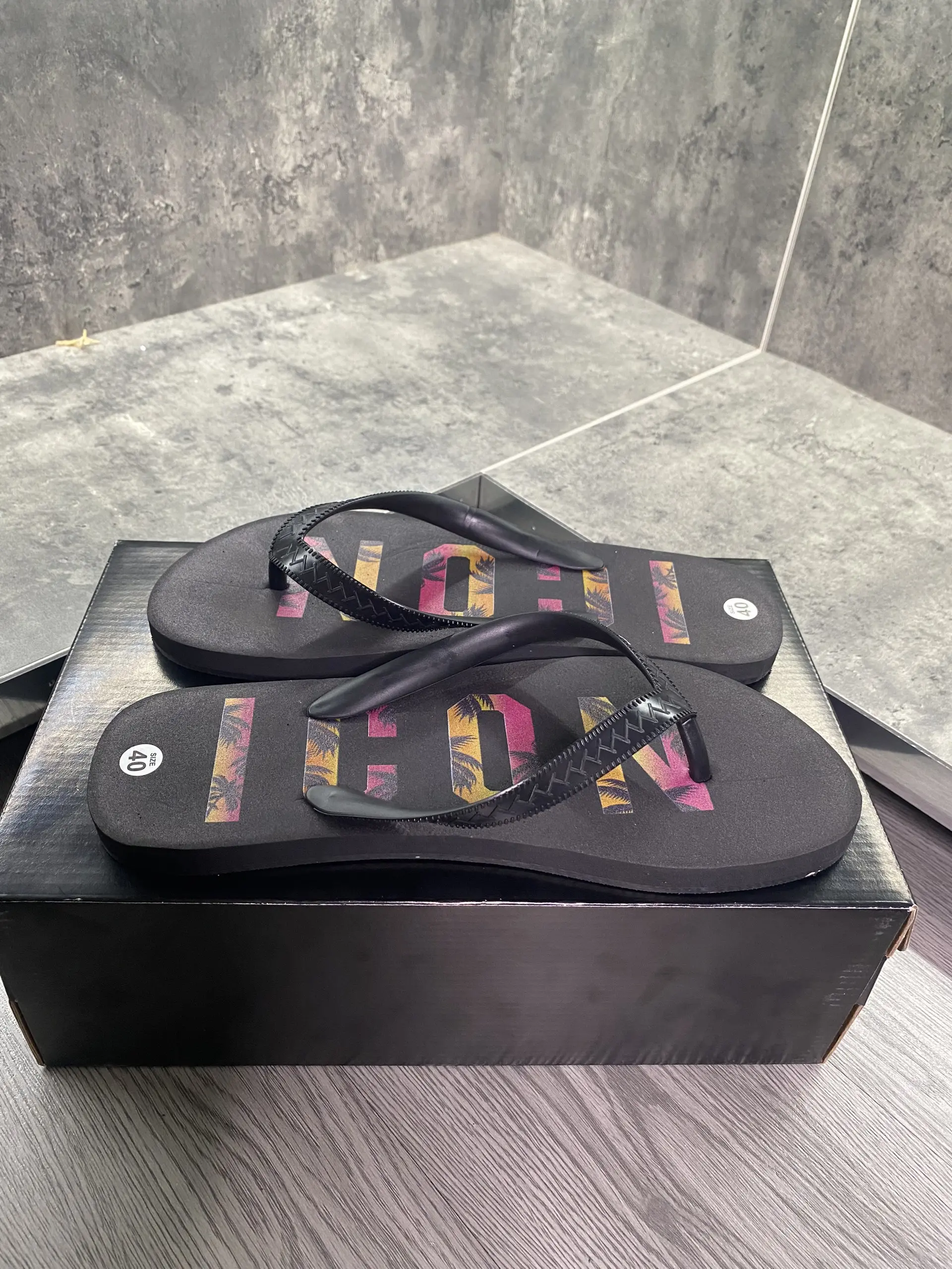 Dép tông nam _ tông y.kom họa tiết chữ đỏ in nhiệt _ Đủ size 37-43 _ MÃU HOT 2025