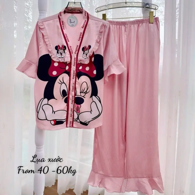 Size 40-60kg - Bộ Lụa Xước Ánh Kim Tay Ngắn Quần Dài Cao Cấp Cổ Tim Viền Bèo In Họa Tiết 5D Queen Mềm Mát Mặc Nhà Cao Cấp TNQD Women Nữ Quần Ngủ Sen Voi Pijama Kem Voan