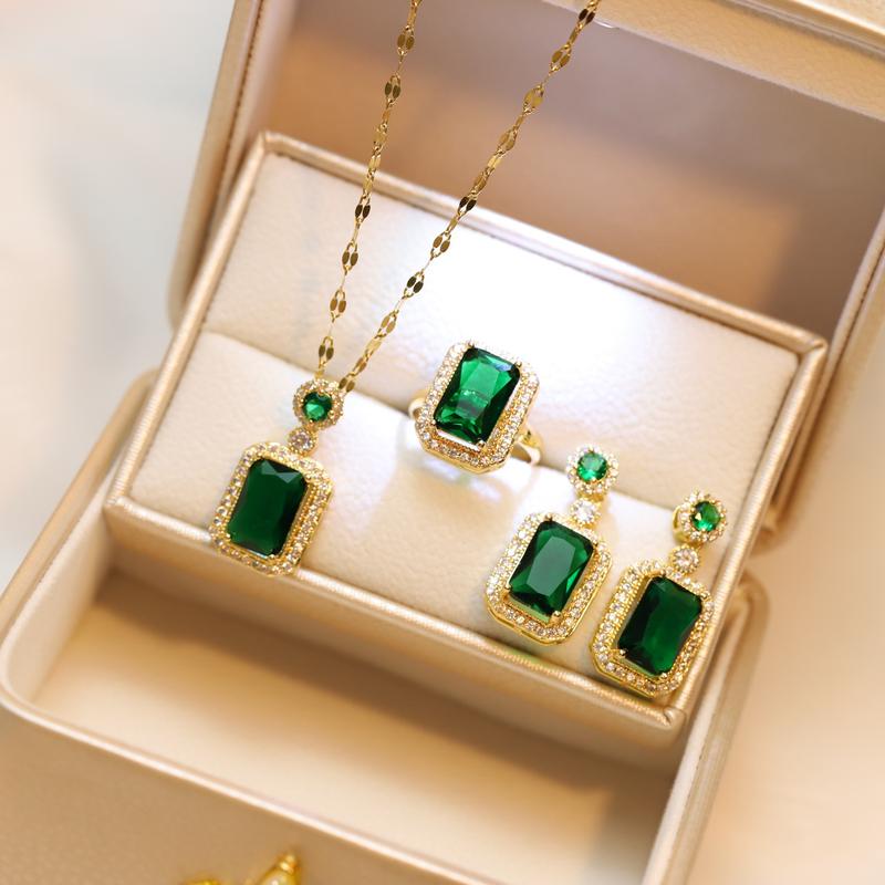 Product Introduction of Internet Celebrity Emerald Necklace Women's Light Luxury Niche Earrings Elegant High Sense Clavicle Chain Fashion All-Match Pendant Accessories 3