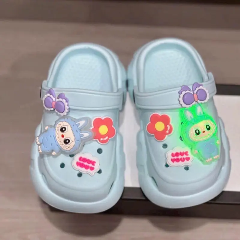 Sục Labubu có đèn led siêu nhẹ 4