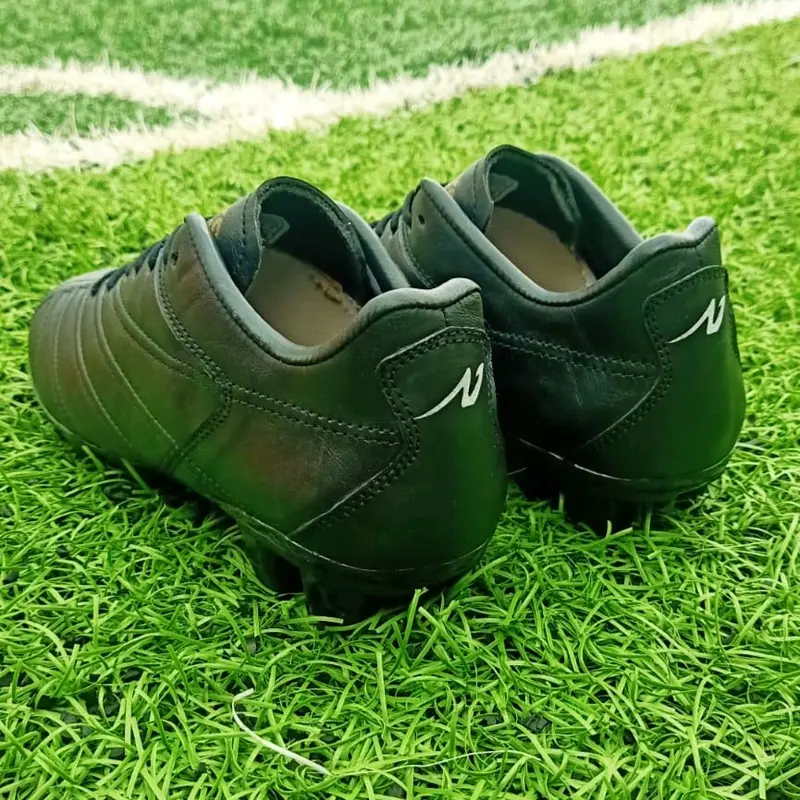 sepatu bola lentur original 100%bahan kulit Uniseks Boots 2