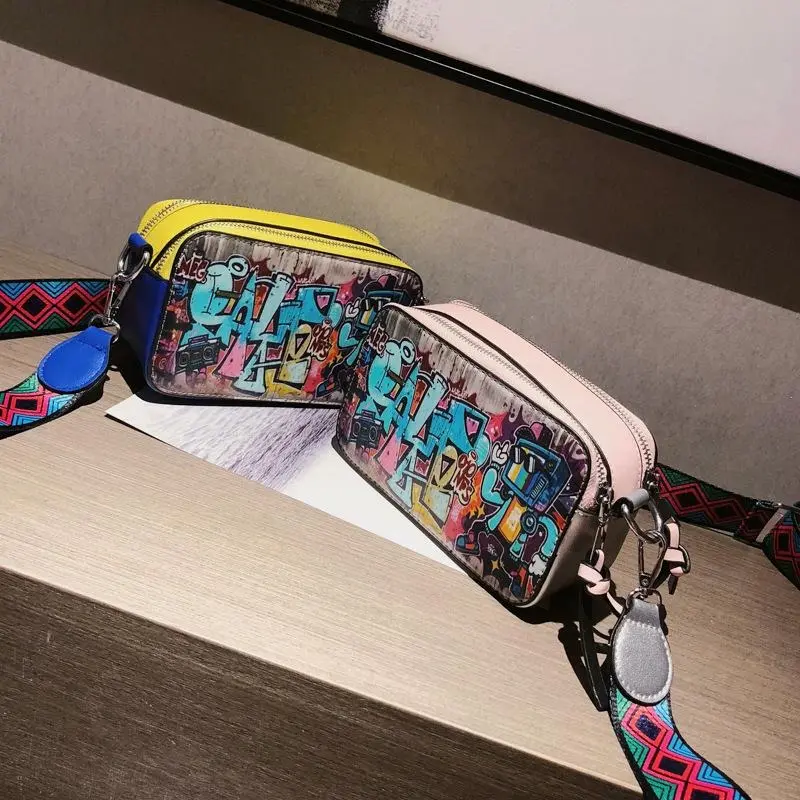 Túi đeo chéo thời trang grafity cá tính 0