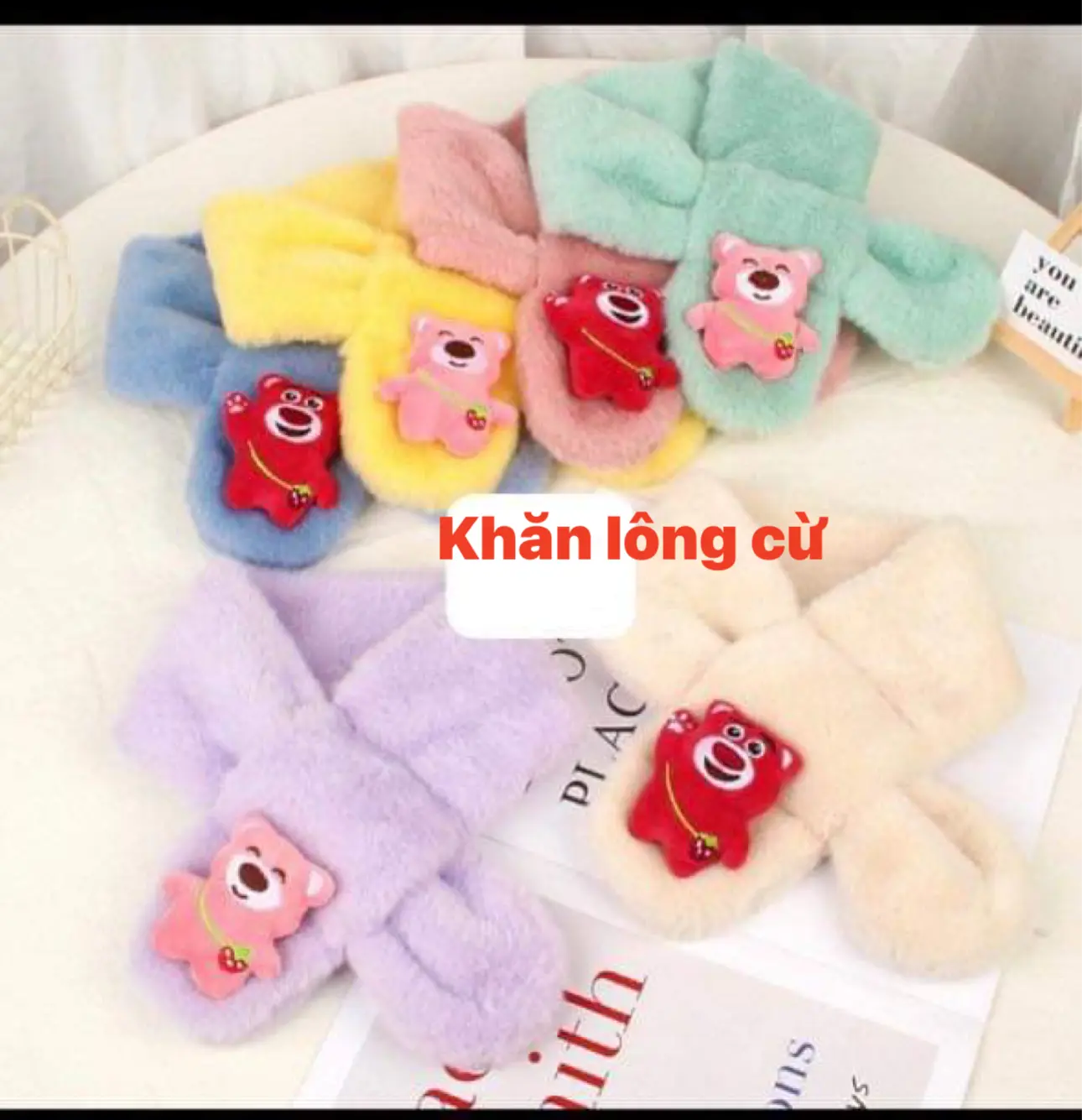 Khăng lông cừu mềm mượt chuàng cổ hình gấu dâu đáng yêu ngộ nghĩnh cho bé từ 2 đến 10 tuổi
