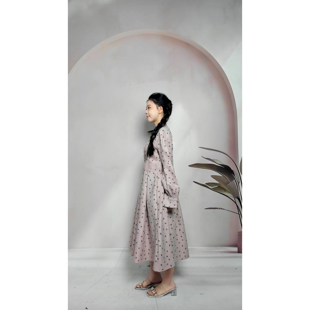 [clearance] FADFAD Gaun Wanita Motif Bergaris Rok Panjang Berkerah Lengan Panjang Gaya Kasual