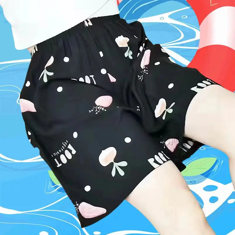 Quần short  cùng với hoạ tiết hoa dễ thương đẹp mắt, mặc thoải mái 4