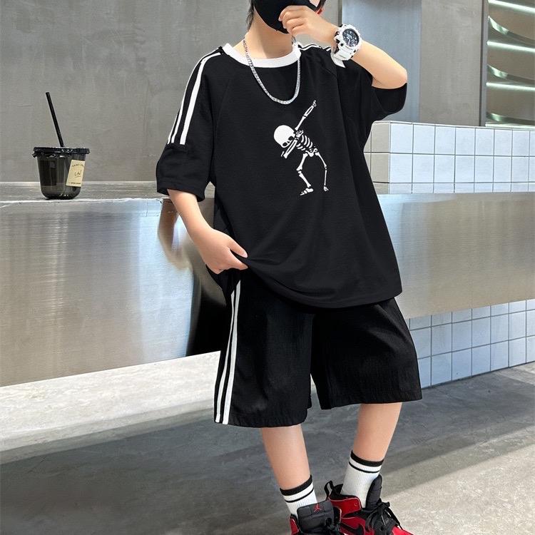 [20-50Kg] SÉT BỘ ÁO PHÔNG KÈM QUẦN MÀU ĐEN CHẤT MỀM MÁT IN HÌNH PHỐI KẺ SỌC( In hình người )