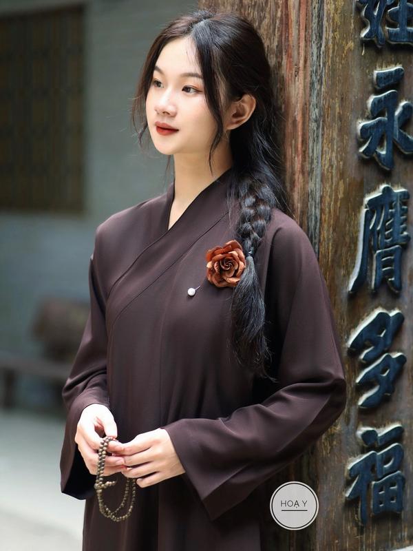 Áo tràng màu nâu AT02 NÂU Họa Y Pháp Phục Thời Trang Đồ Lam Đi Chùa - Top Quần Áo Thời Trang Cho Phật Tử Nữ - Chất lụa tuyết - Size S M L XL XXL- Trang Phục Truyền Thống Thường Mặc Women Voan Sơ Mi trung niên