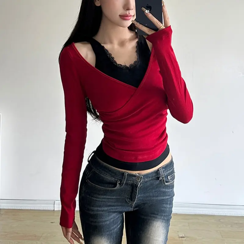 New Year red lace fake two-piece bottoming shirt for women in spring and autumn design pure desire V-neck hot girl temperament long-sleeved top