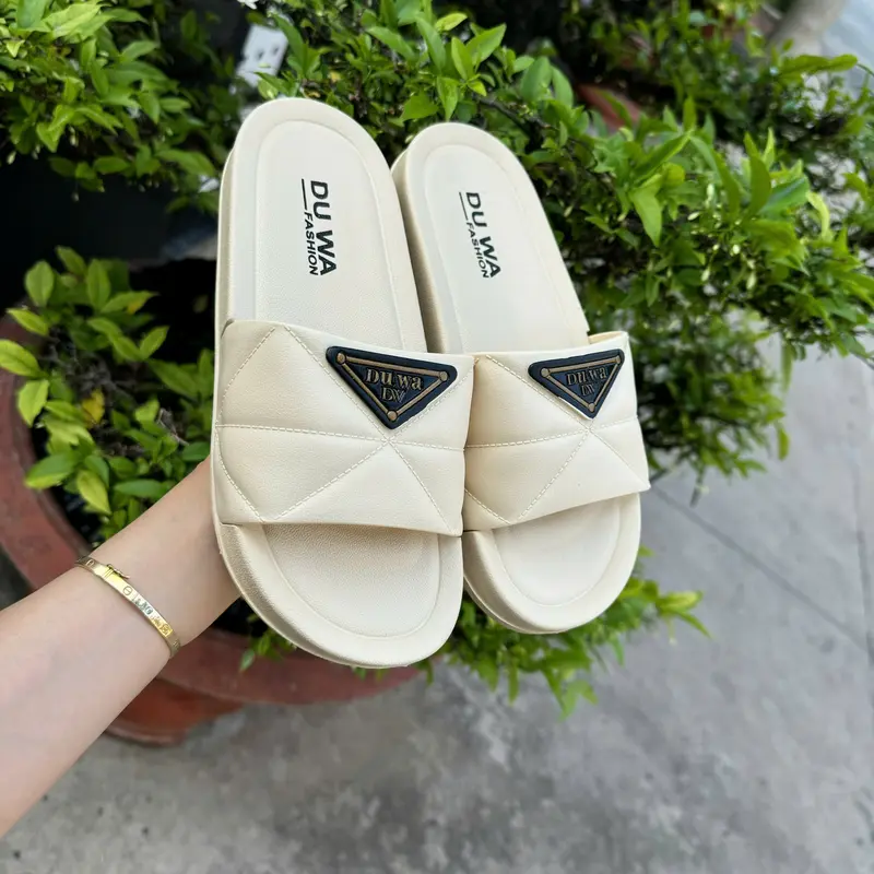 Dép quai ngang nữ đế 3cm chất liệu EVA siêu nhẹ- đế chống hơn trượt-êm chân thoáng mát  ( QUAI NGANG NỮ TAM GIÁC MÀU TRÀ SỮA) Slipper DéP 3
