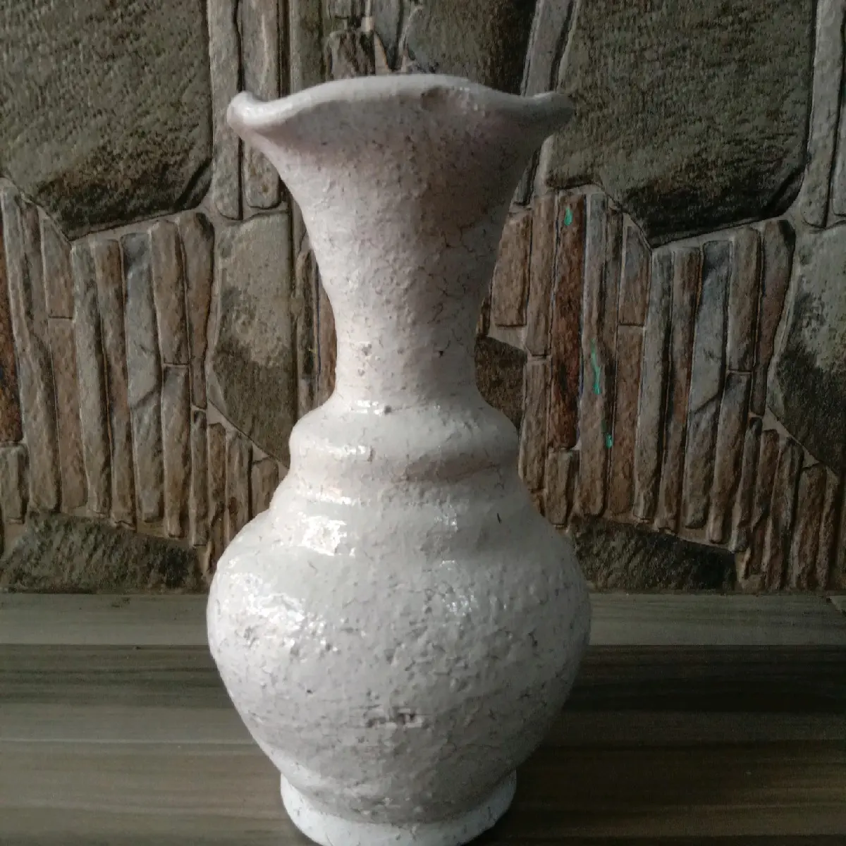 vas bunga putih (gerabah)