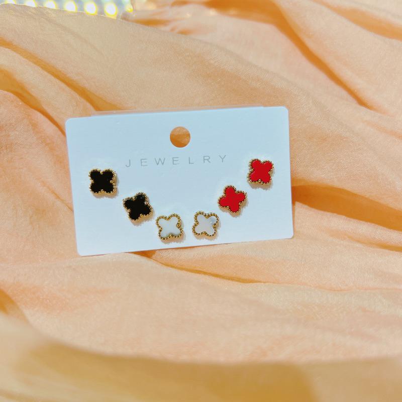 Bông tai cỏ 4 lá mini titan không đen không gỉ Kami trang sức sỉ