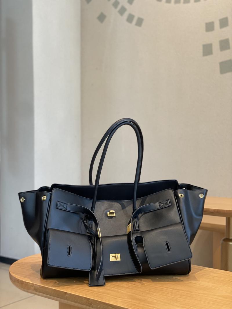 Product Introduction of 2025 New Roden Lock Tote Bag Large Capacity Neutral Motorcycle Wings Style Bag Leather Shoulder Bag Tote Bag 26
