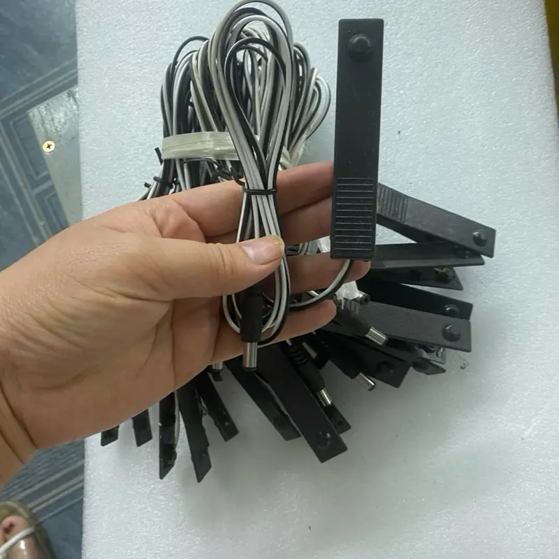 Cò bóp tay - dành cho máy nhập Trung  Toshiba … Đầu rắc căm tròn . Dây dài 1m