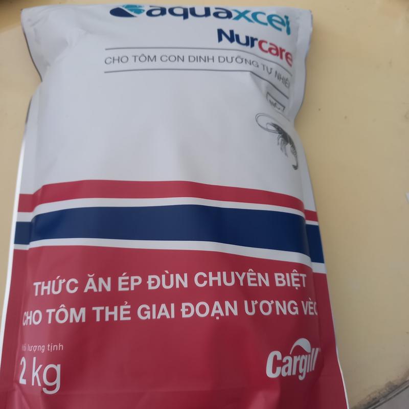 Túi 2kg Cám chìm bột/hạt 0.3li chuyên biệt cho cá vàng, cá tầm, tôm thẻ, ương vèo Nurcare Cargill 50% đạm chất lượng cao