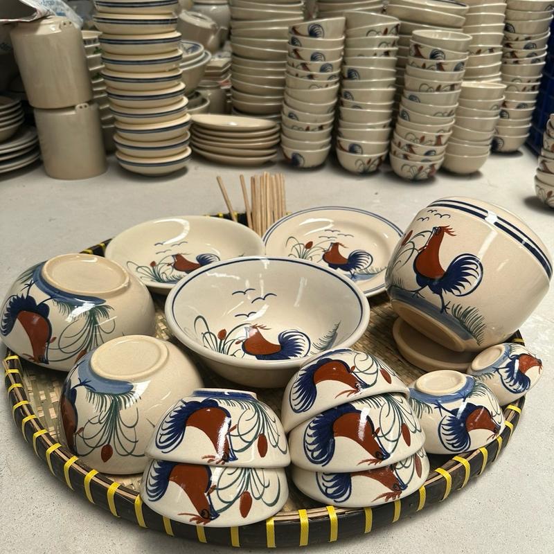  Combo mâm tô,chén,đĩa 13 món gồm 1 thố size 16 5 chén đựng cơm size 11.5 1 tô sâu lòng size 22 1 tô size 18 1 tô size 14 ,1 đĩa size 23 cạn lòng 1 đĩa size 22 sâu lòng  1 chén súp size 9.5 ,1 chén chấm size 7.5 