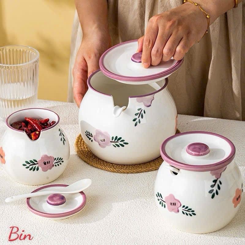 HŨ GỐM SỨ ĐỰNG MỠ HÌNH HOA, ĐỰNG GIA VỊ, CÓ NẮP + THÌA, CHỊU NHIỆT CAO, HỌA TIẾT HOA VĂN ĐẸP 700-1400ml 3