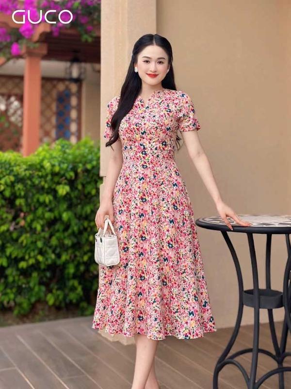 Đầm Hoa Nhí Cổ Lá Trầu Nút Bọc - Hồng 4523