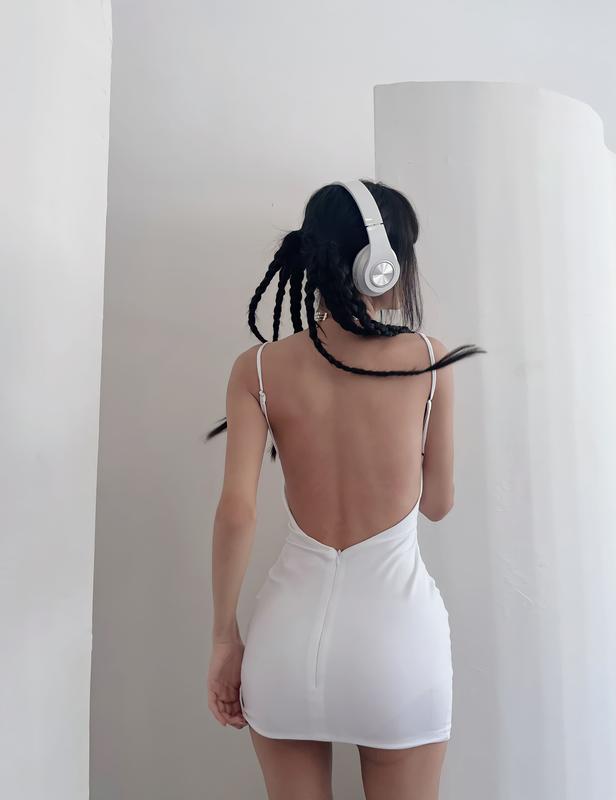 Luna Dress Đầm Ngắn Khoét Lưng Trắng-MORRPHEUS Nữ Cotton tiệc vaydodonnoel   đen ôm body