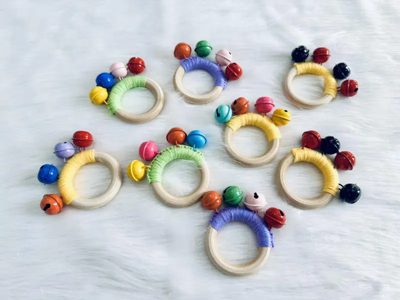 Vòng gỗ lục lạc/Vòng gỗ tai thỏ- Món đồ chơi luyện phản xạ cho bé sơ sinh của bạn Toys Voi Heo Heo 1