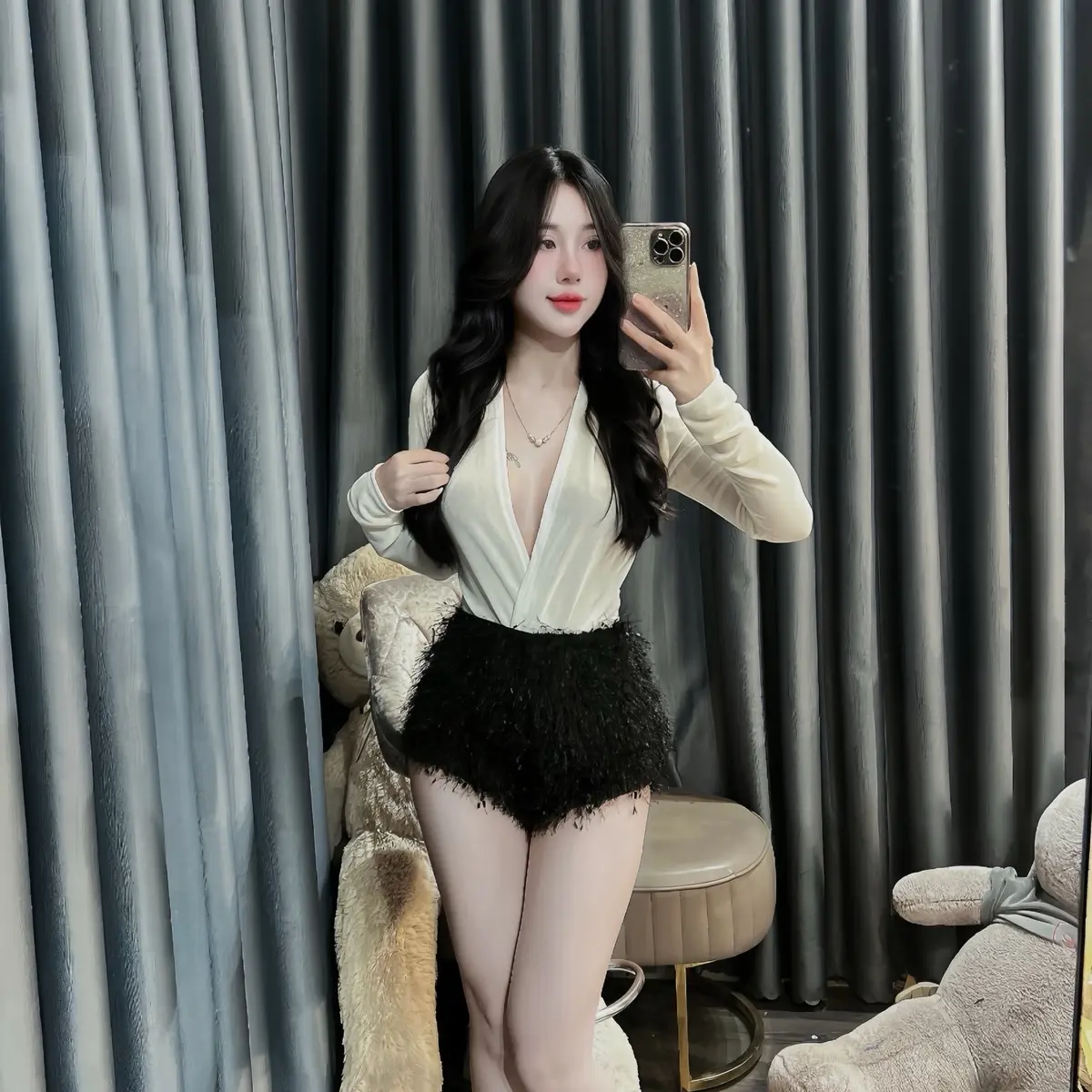 Sét áo cổ V nhũ kèm quần lông cho Nữ - Kem, Dress, Women