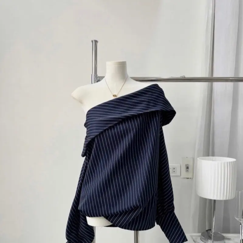 Áo sơ mi kẻ nữ trễ vai cổ bèo dài tay - đơn giản nhẹ nhàng . 3