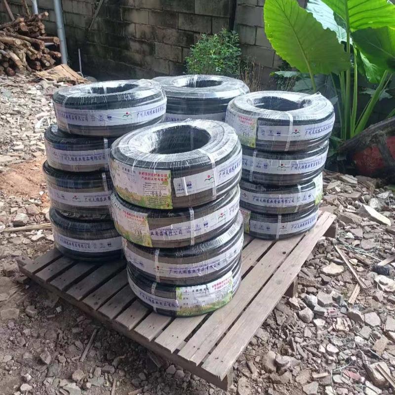 Dây ống nước chống gập màu đen sản xuất tại trung quốc  dùng để thay nước bể cá , bơm nước , dẫn nước kích thước ống lòng trong 16mm 18mm 22mm ( 1 mét ) 4