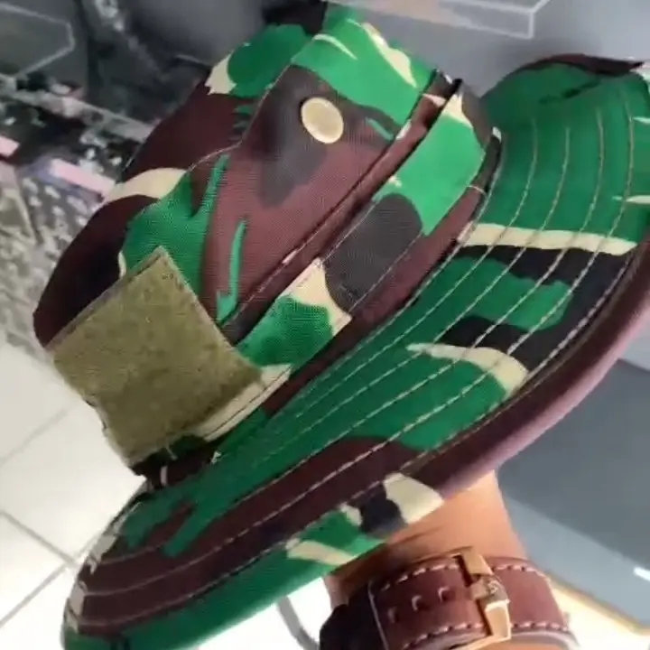 Topi Rimba Kawat
