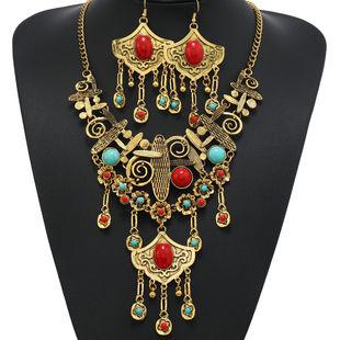 Product Introduction of Fashion Trend Necklace Retro Hollow Flower Inlaid Diamond Valentine's Day Necklace Clavicle Chain Jewelry 21