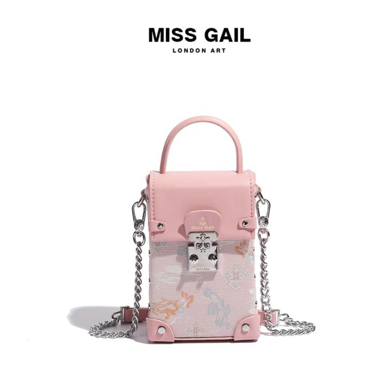 MG8007-8. Túi xách nữ thương hiệu HONGKONG MISS GAIL thiết kế cốp đựng điện thoại, BST xuân hè 2025 trẻ trung, cá tính, phù hợp mọi phong cách. Đeo vai/ đeo chéo. Màu hồng. Full box