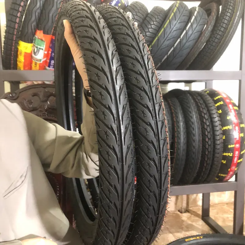 Cặp võ cho wave nhỏ, dream. Hiệu Rocket Thái. Lốp trước 225 lốp sau 250. Kiểu gai ngôi sao 0