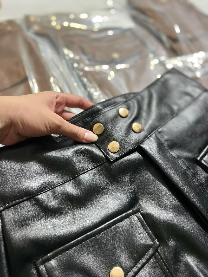 Product Introduction of Chân váy da 4 khuy 2 túi nắp 3