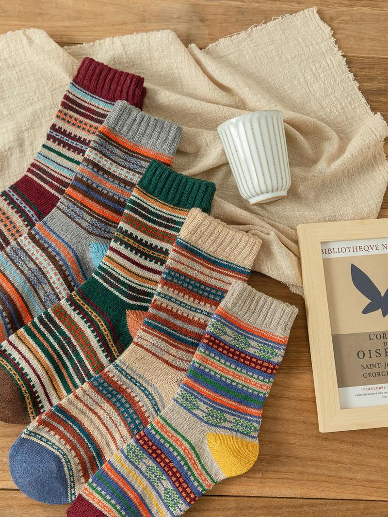 Product Introduction of Women's 5 Pairs Ethnic Pattern Crew Socks, Retro Style Comfortable Soft Warm Mid-calf Socks, Women's Socks For Fall & Winter 5