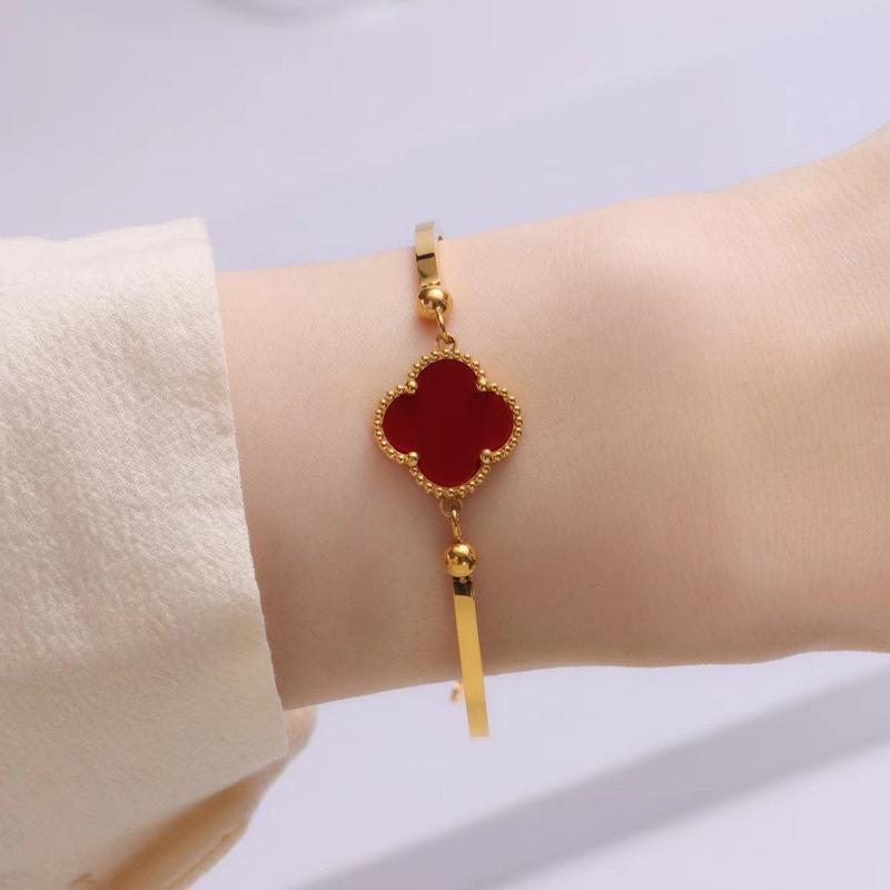 Product Introduction of Vòng Tay Tay Cỏ Bốn Lá, Chất Liệu Thép Không Gỉ Và Thép Titan, Màu Sắc Không Phai Màu, Hàng Mới Về, Vòng Tay 14