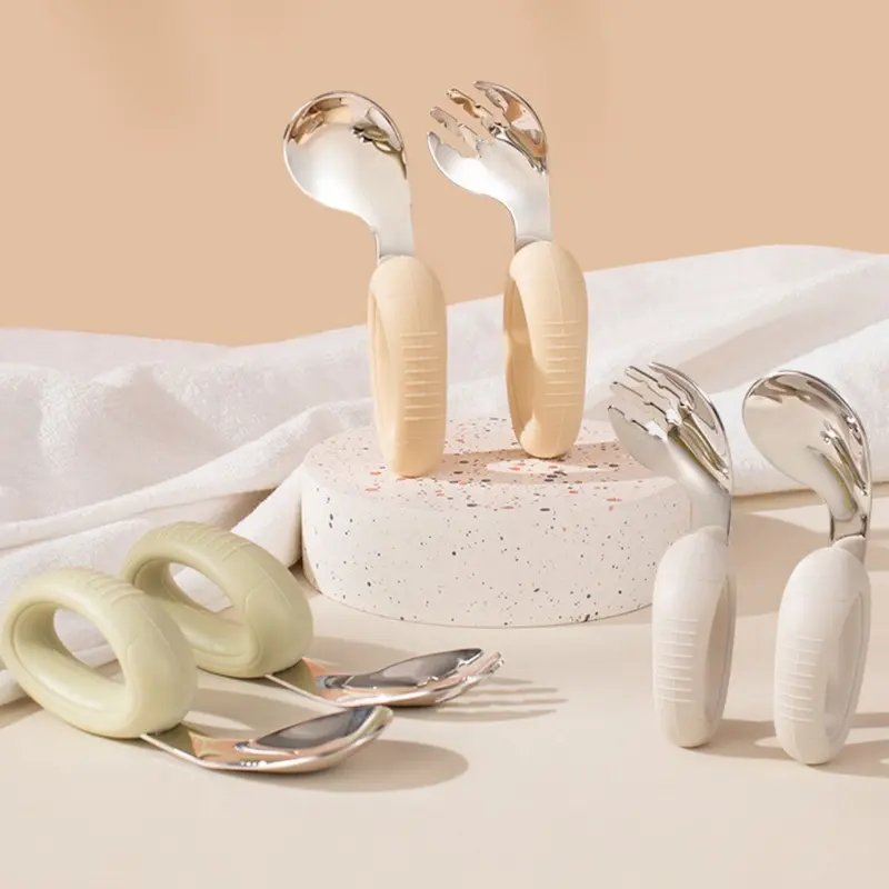 Set Thìa Tập Xúc Cong An Toàn Cho Bé, Đầu Thìa Dĩa Cong, Tay Cầm Silicone Cao Cấp, Dùng Được Trong Máy Rửa Bát 1
