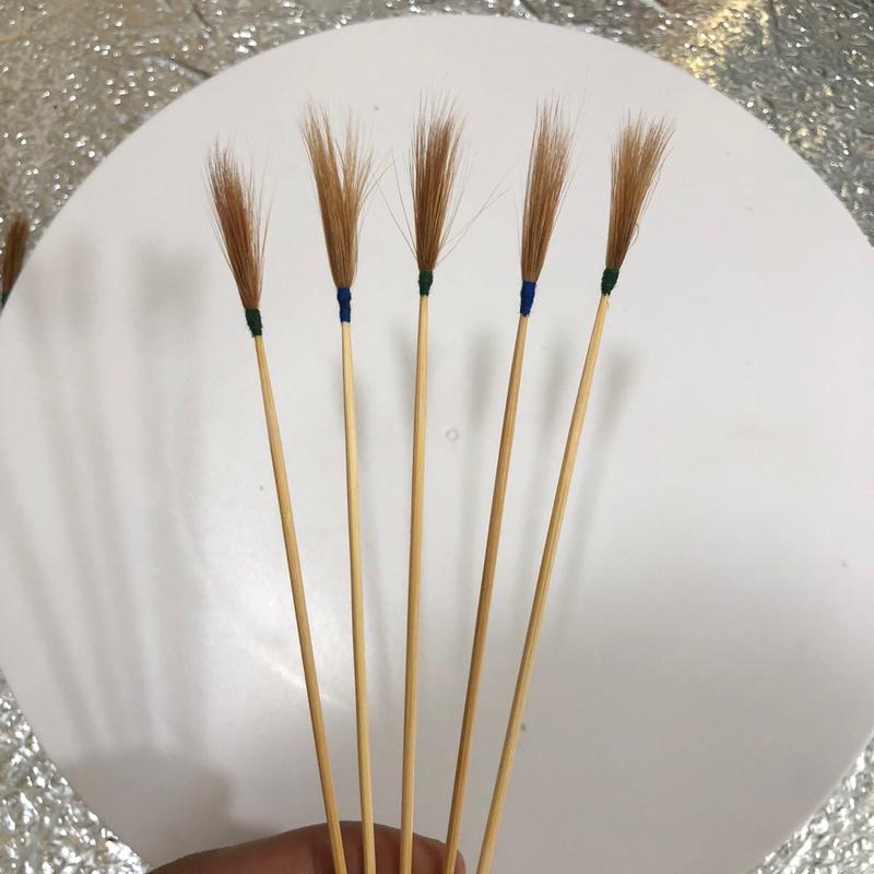 Cây Lông Vũ Ngoáy Tai Cán Gỗ . Màu chỉ quấn ngẫu nhiên. Lông Vũ Cán Gỗ màu chỉ quấn ngẫu nhiên Ngoáy Tai