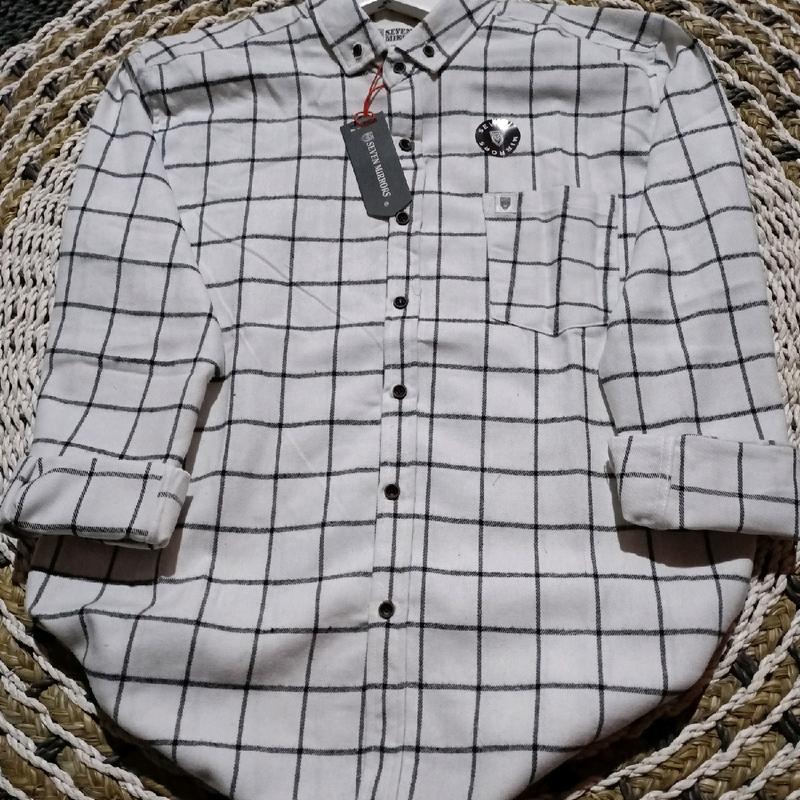 Baju flanel motif Kotak dasar putih list hitam Kain Lembut  Pria Distro 4