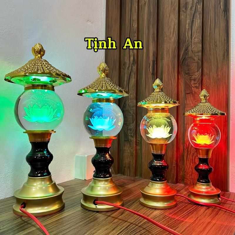 Đèn thờ pha lê hoa sen có 4 kích thước cao 24, 28, 31, 34cm. Nhiều chế độ ánh sáng. Trang trí bàn thờ Phật, gia tiên, thần tài... Giá bán 1 đôi tặng 2 led dự phòng- Tịnh An