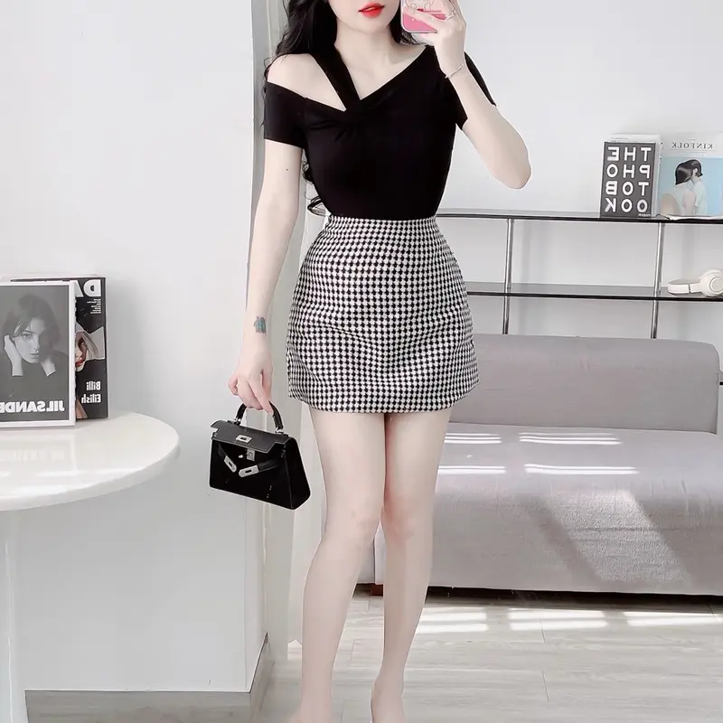 áo thun croptop nữ trể một vai xoắn ngực tay ngắn ôm body tôn dáng co dãn 4 chiều Top Voi Voan  áo hởvai Nhung Jean Cổ Tròn áo  lệch màu đỏ đô 0