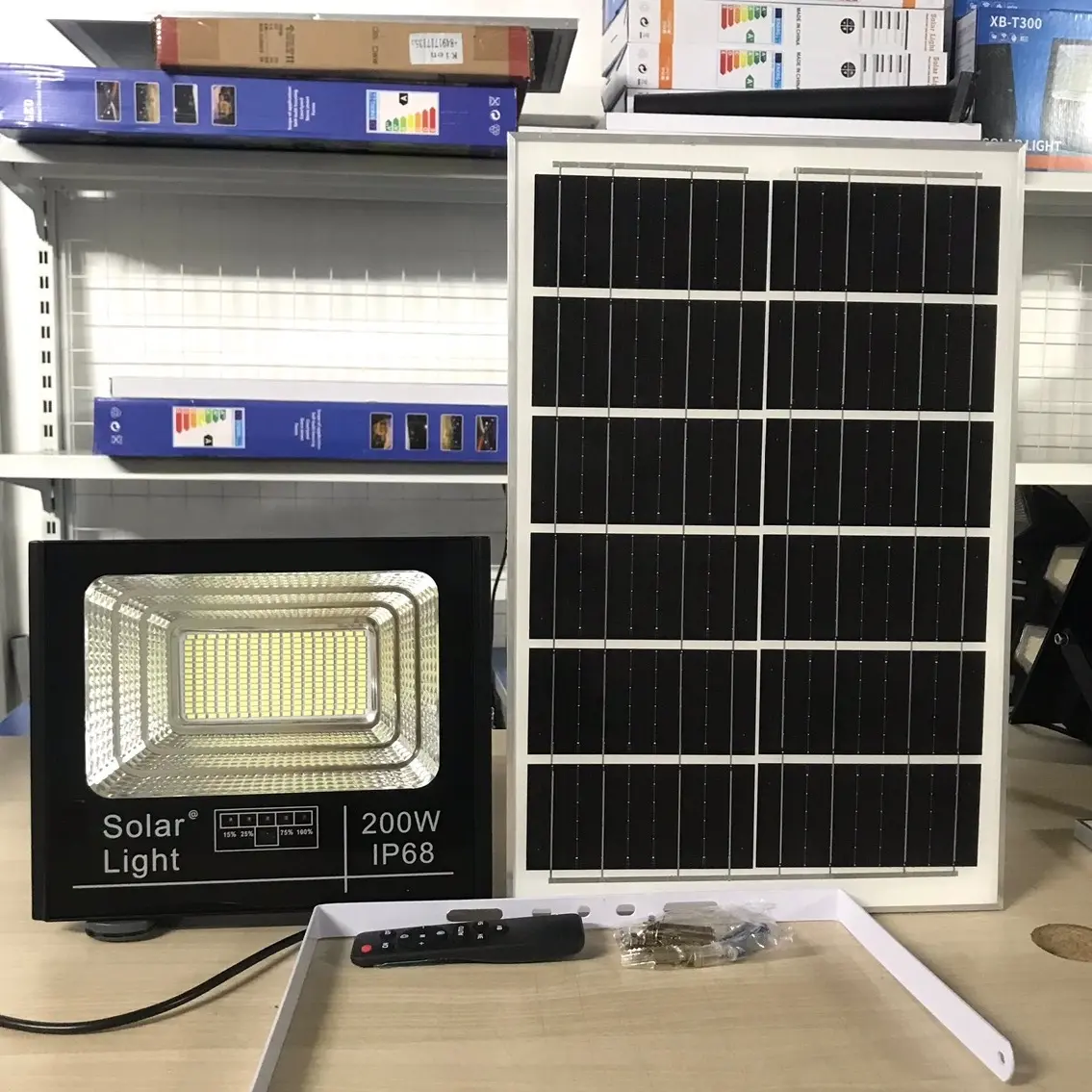 Đèn Pha NLMT 200W (Tấm Pin Mono 30W)