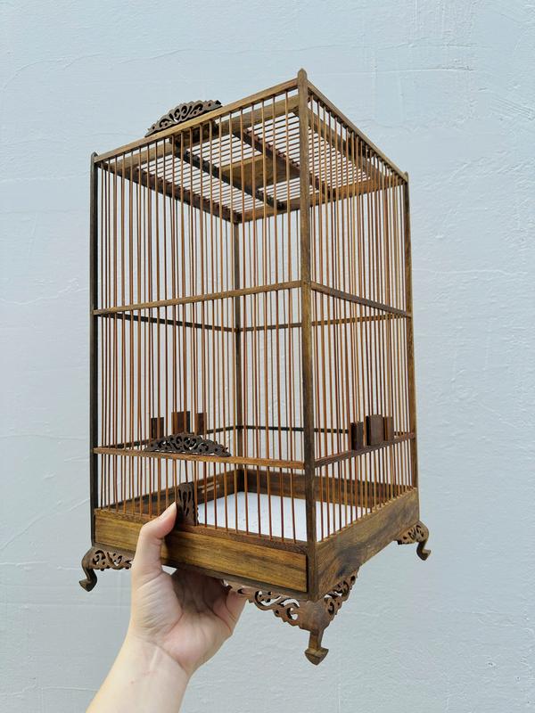 MS17- Lồng chim khuyên/ hút mật gỗ muồng hoa văn 23x40cm (Ráp Sẵn)