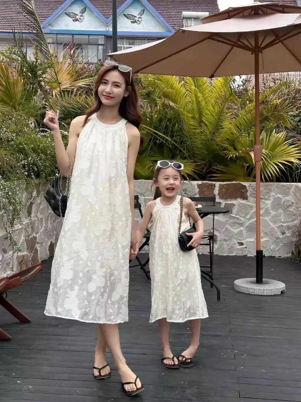 Đầm đôi mẹ và bé - váy yếm đôi mẹ và bé ren hoa dáng suông