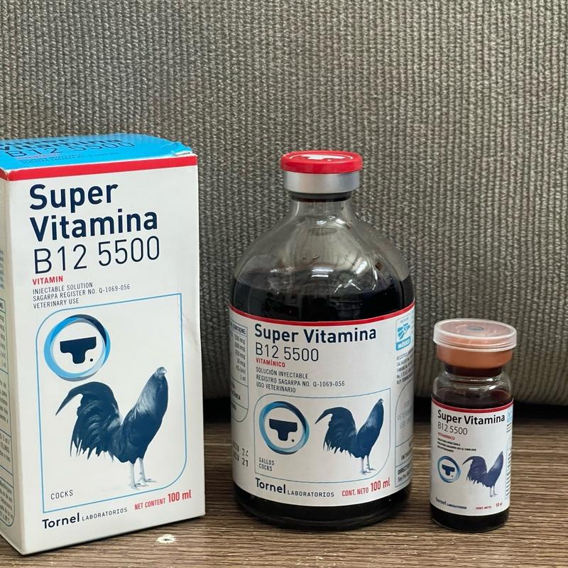 Thuốc nuôi Super Vitamin B12-5500 cung cấp vitamin giúp gà có nước máu tốt trong quá trình nuôi