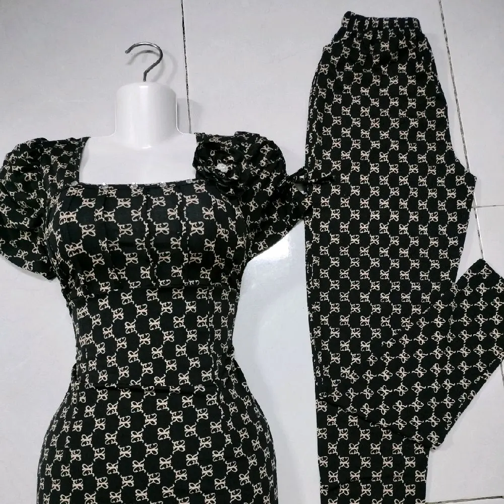 đồ bộ cổ vuông sếp li  có đính hột chất vải thun ati tơ mềm mịn
