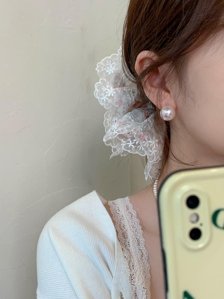 Product Introduction of Shijia Pearl Stud Earrings 2024 New Popular High-Grade Earrings 925 Silver Pin Earrings Female Light Luxury Temperament Ear Clip 3